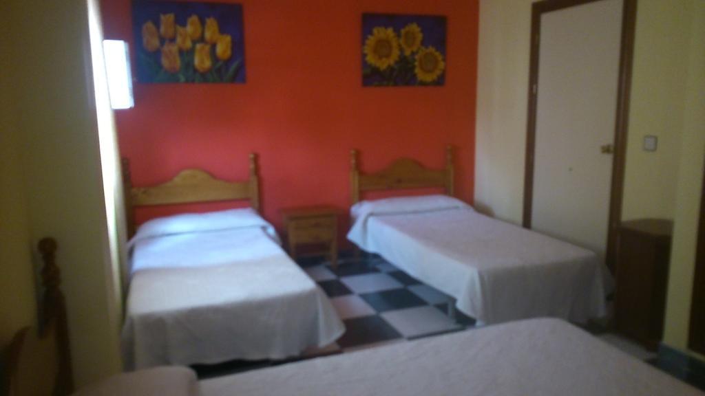 Hostal El Camionero Burguillos Del Cerro Zimmer foto