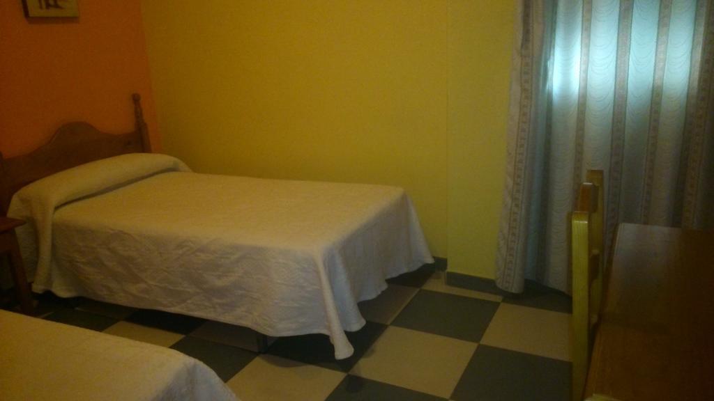 Hostal El Camionero Burguillos Del Cerro Zimmer foto