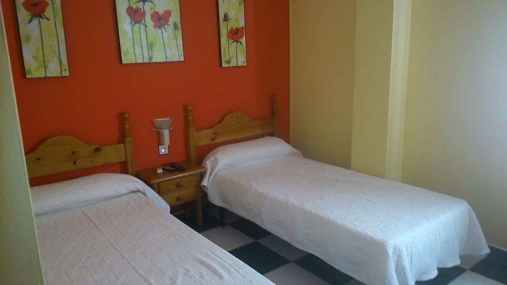 Hostal El Camionero Burguillos Del Cerro Zimmer foto