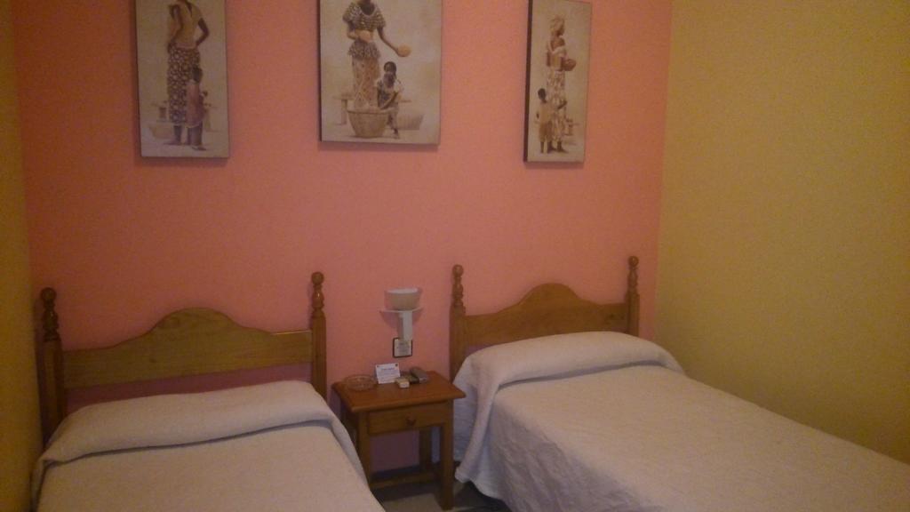 Hostal El Camionero Burguillos Del Cerro Zimmer foto